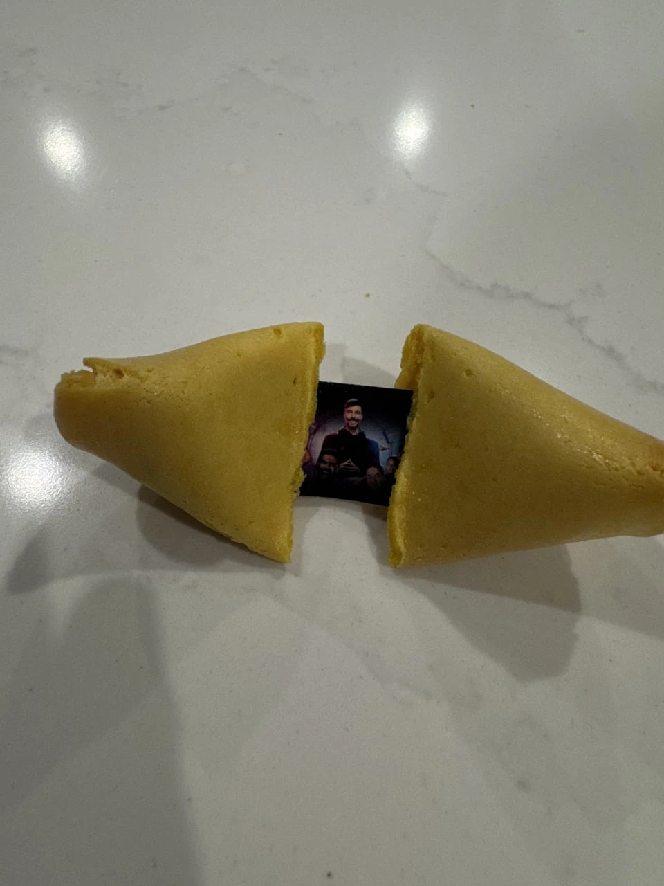 MrBeast купил ВСЕ fortune cookies в США! Теперь каждая печенька в ресторане — реклама Beast Games