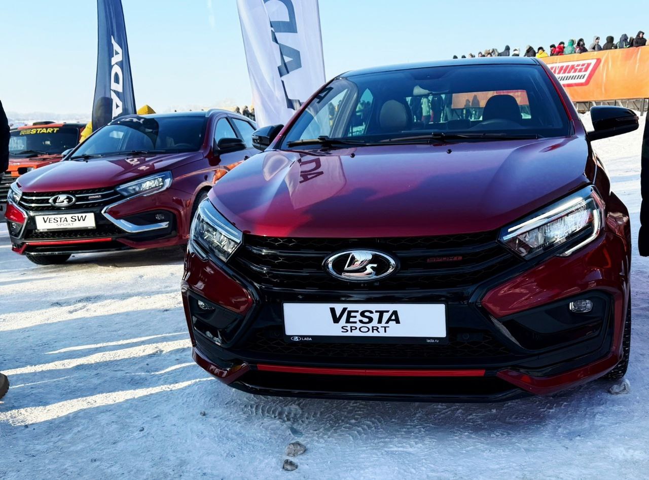 АвтоВАЗ показал Lada Vesta Sport в красном «Фламенко» за 2,6 млн рублей