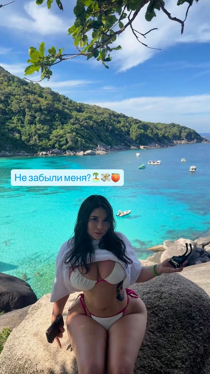 Асем Абельдинова спалила сосок в инстаграм