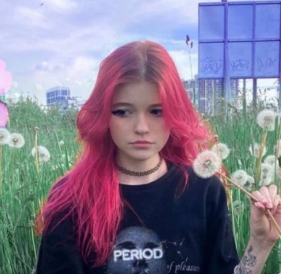 Стримерша Lorinefairy