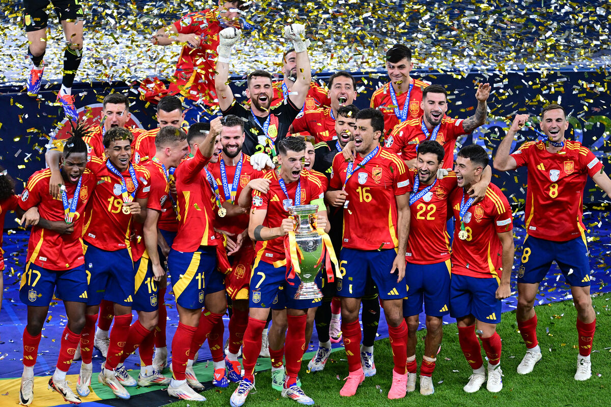 Сборная Испании - четырехкратный чемпион Европы!