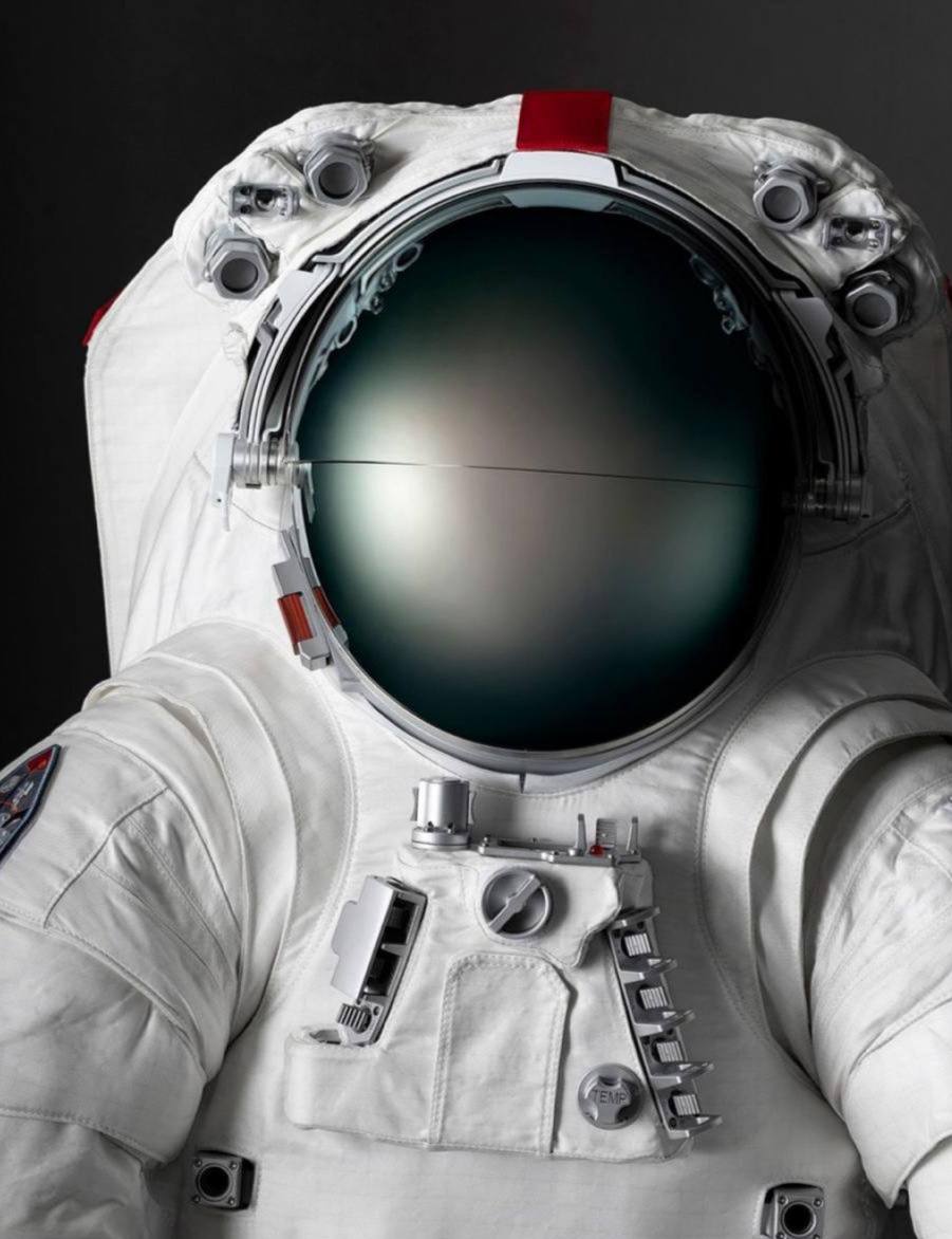 Космонавты будут высаживаться на Луну в костюмах от Prada