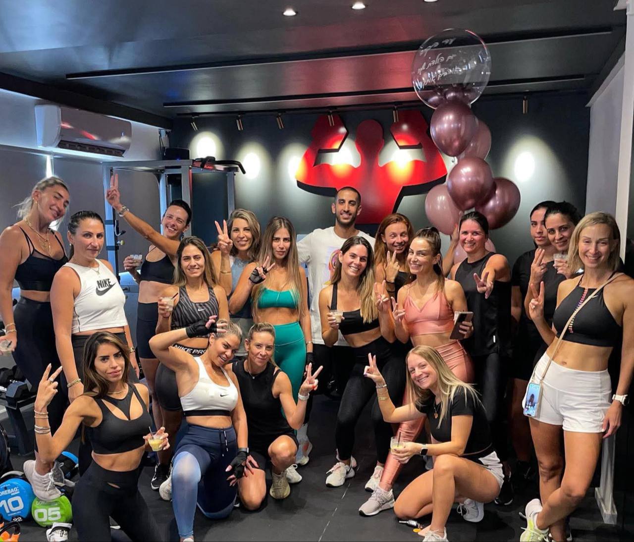 Секс-фитнес от израильского фитнес-тренера слили в сеть.