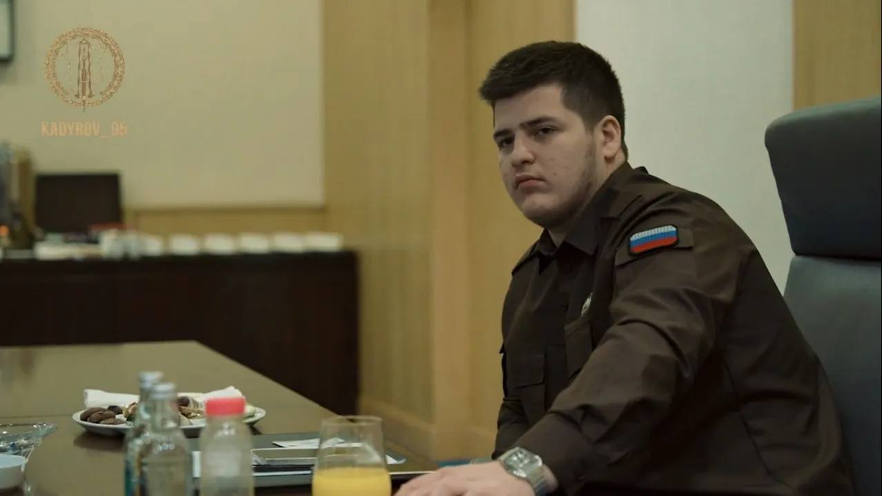 Сын главы Чечни 17-летний Адам Кадыров стал пожизненным членом египетского Арабского арбитражного суда.