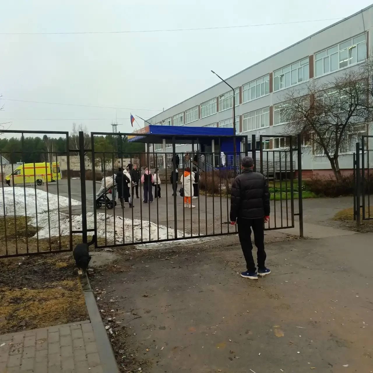 В Пермской школе 17-летний подросток напал с ножом на учительницу — она в крайне тяжёлом состоянии