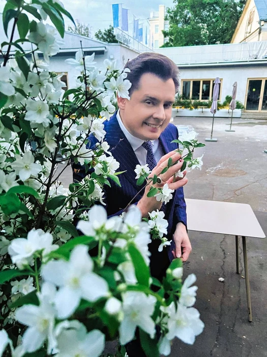 СМИ: Евгений Понасенков* задолжал налоговой более 2,3 млн рублей