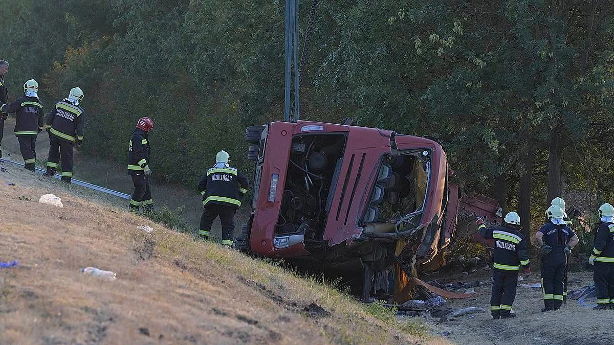 Туристический автобус перевернулся в Венгрии — погибли 12 человек