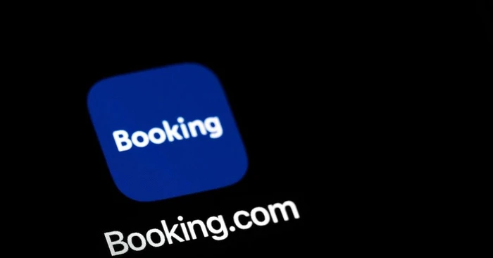 Booking оштрафовали на 6 млн рублей за «месяц прайда»