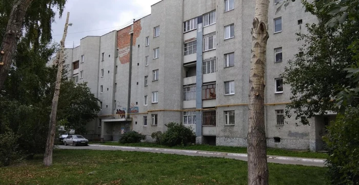 В Екатеринбурге маньяк напал на 13-летнюю школьницу с канцелярским ножом