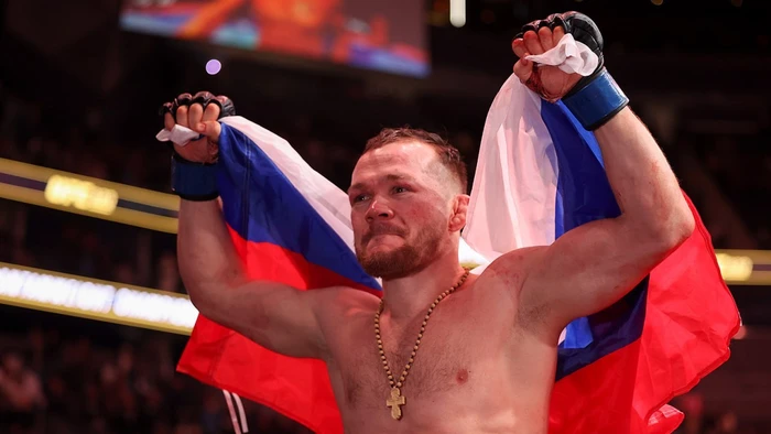 Пётр Ян снова на вершине UFC — Двалишвили не остановил чемпиона 🏆