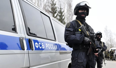 ФСБ проводит обыск у главреда «Важных историй» Рома Анина