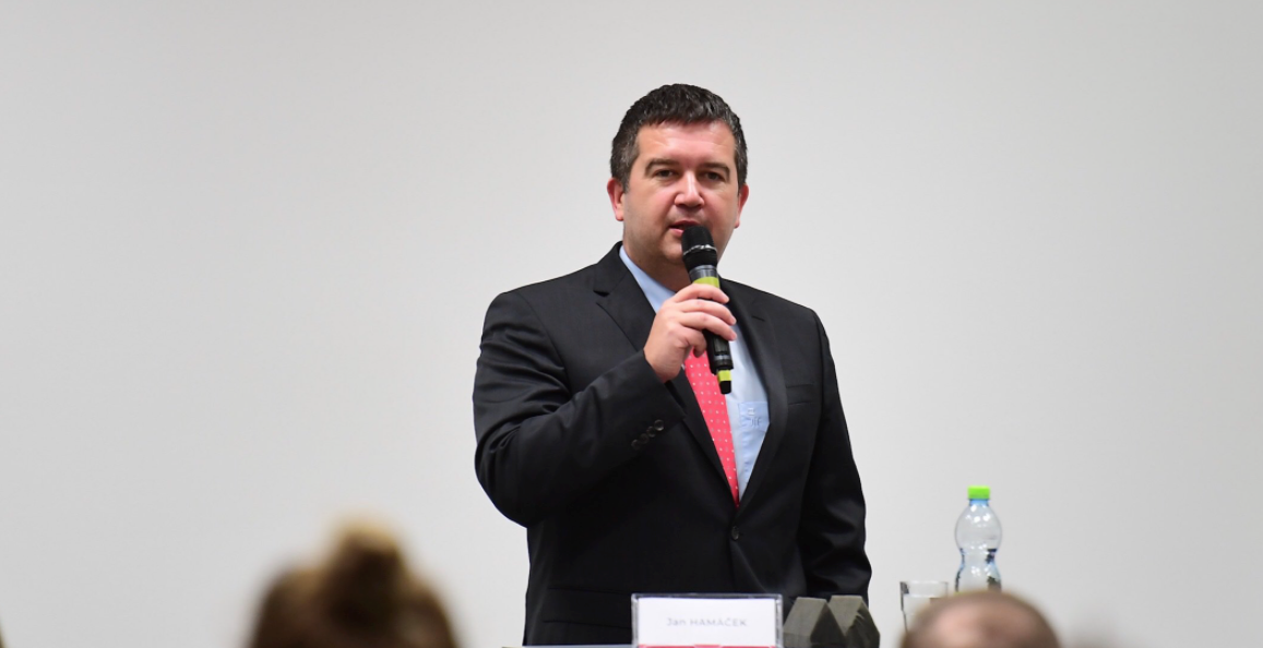 Вице-премьер Чехии опроверг данные о желании обменять информацию о Врбетице на «Спутник V»