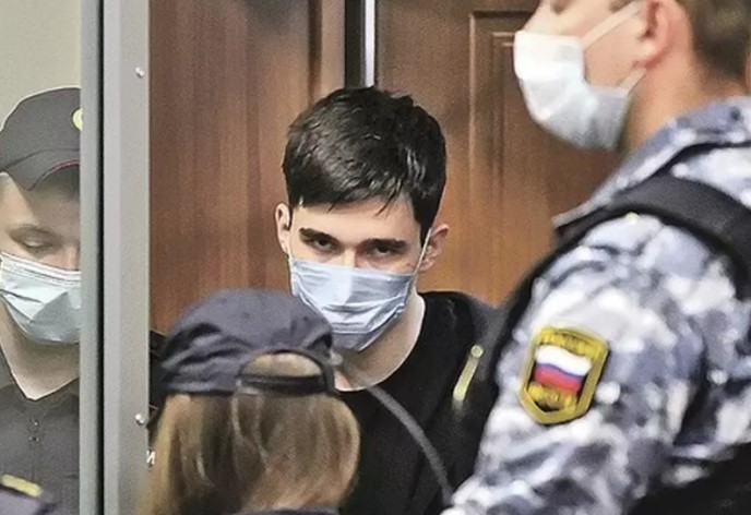 Отец Ильназа Галявиева рассказал, что происходит вокруг их семьи после массового убийства в колледже 175.