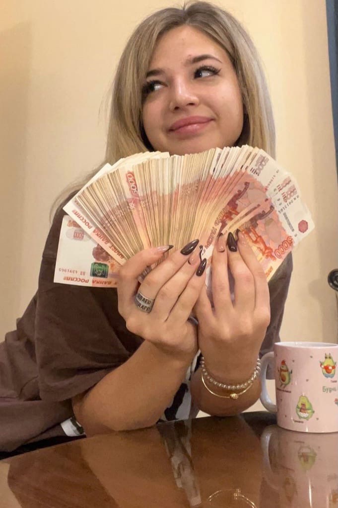 Даня Милохин вернул должок Ане Покров