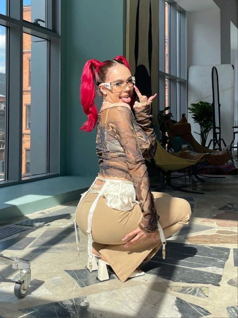 Аня Покров поставила Инстасамку на место