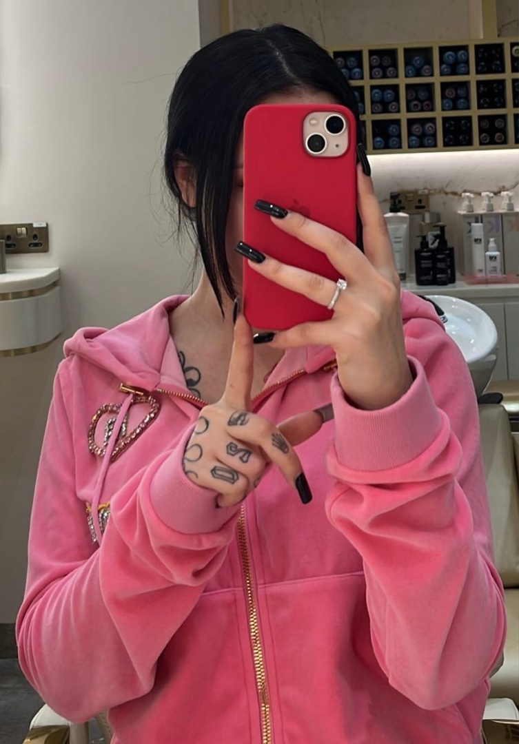 На Твич ползут и Инстасамка с Манекеном