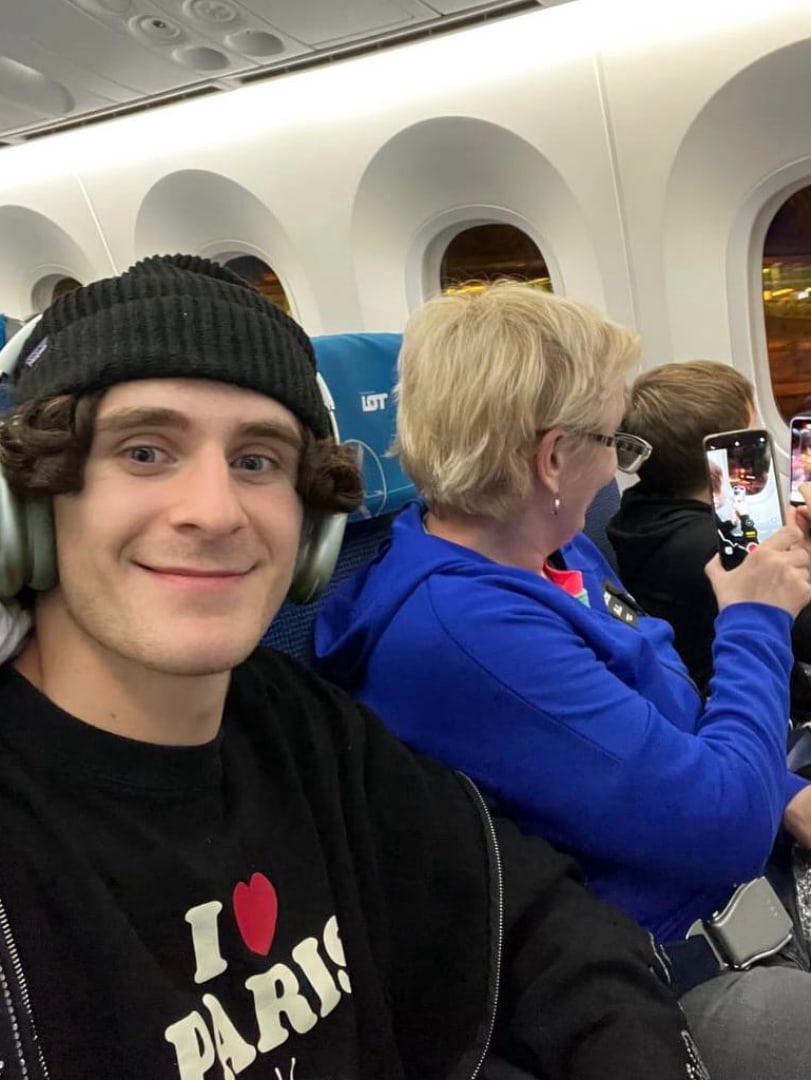 Артур Бабич с семьей отправился в путешествие