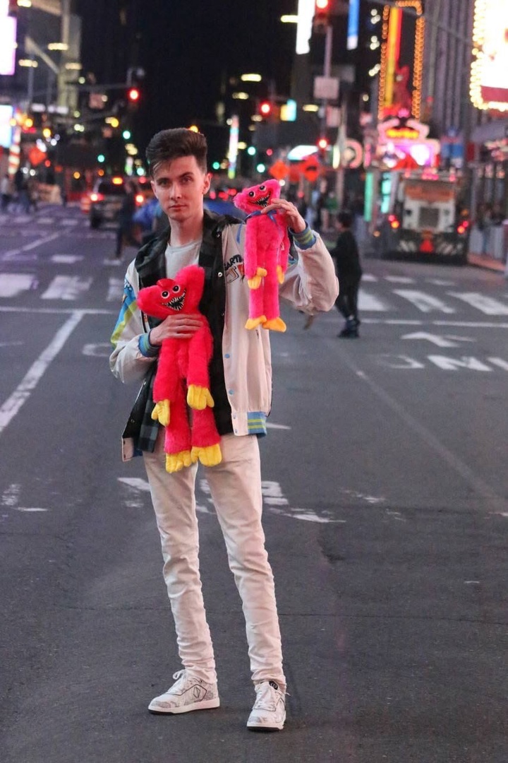 Хесус лежит под капельницей