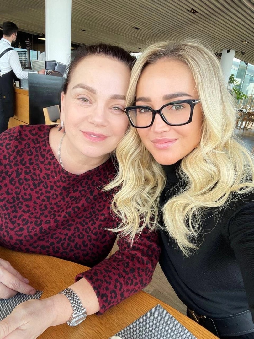 В сети продают знаменитый парик Оли Бузовой за 150 кило рублей