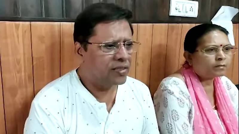 В Индии родители подали в суд на сына, что тот не подарил им внуков