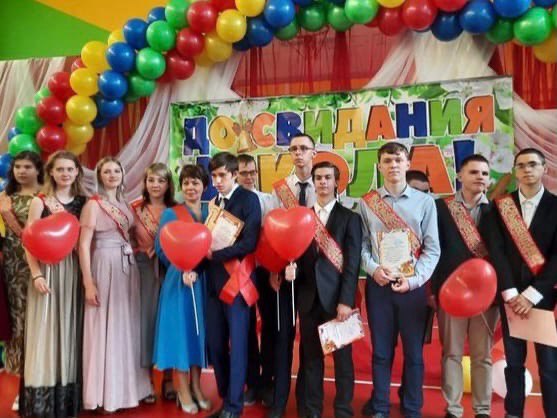 Иван Золо поделился фото с последнего звонка