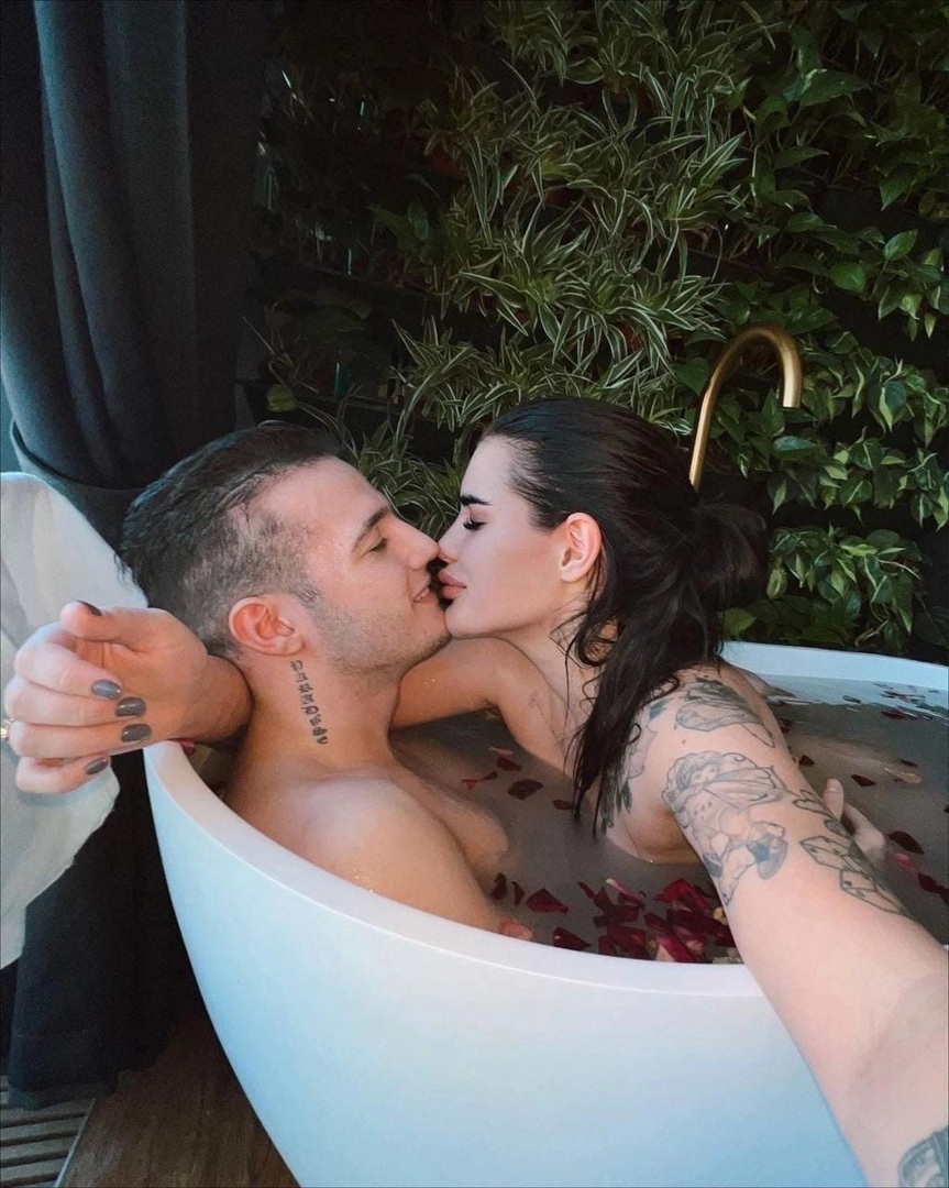 Оказывается у Руса, бывшего Аракелян, уже несколько лет растет сын