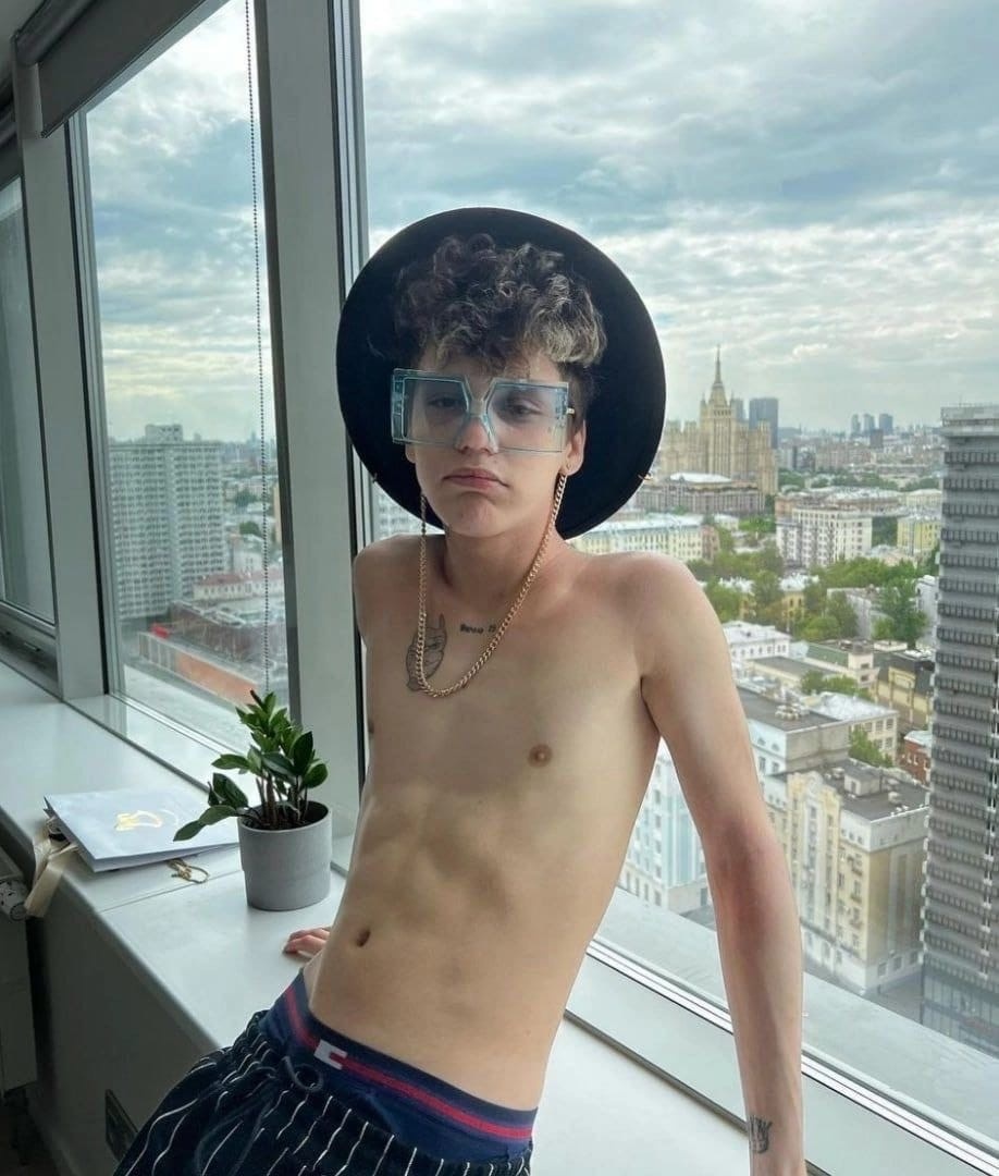 Амирка публично принес извинения Голышевой