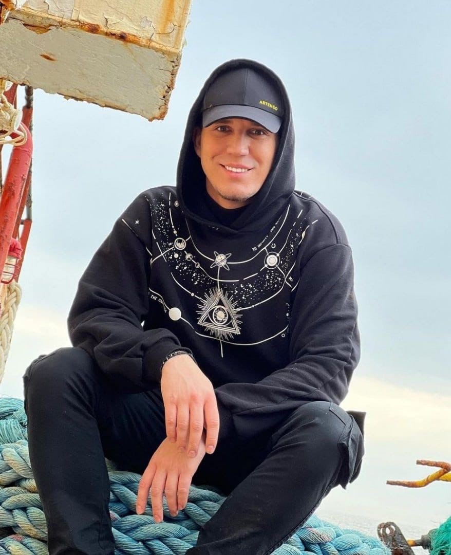 Диму Масленникова видели с новой девушкой