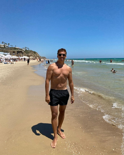 Максим Галкин показал торс