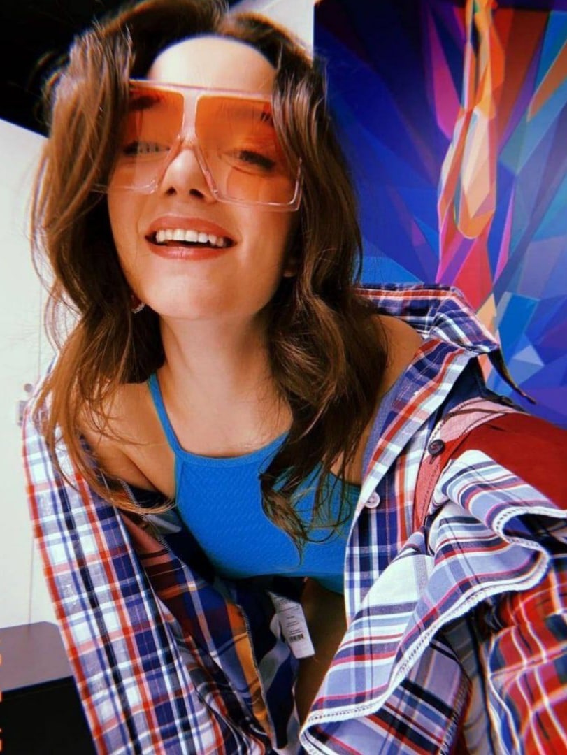 Женя Медведева балует фанатов яркими кадрами из новой фотосессии