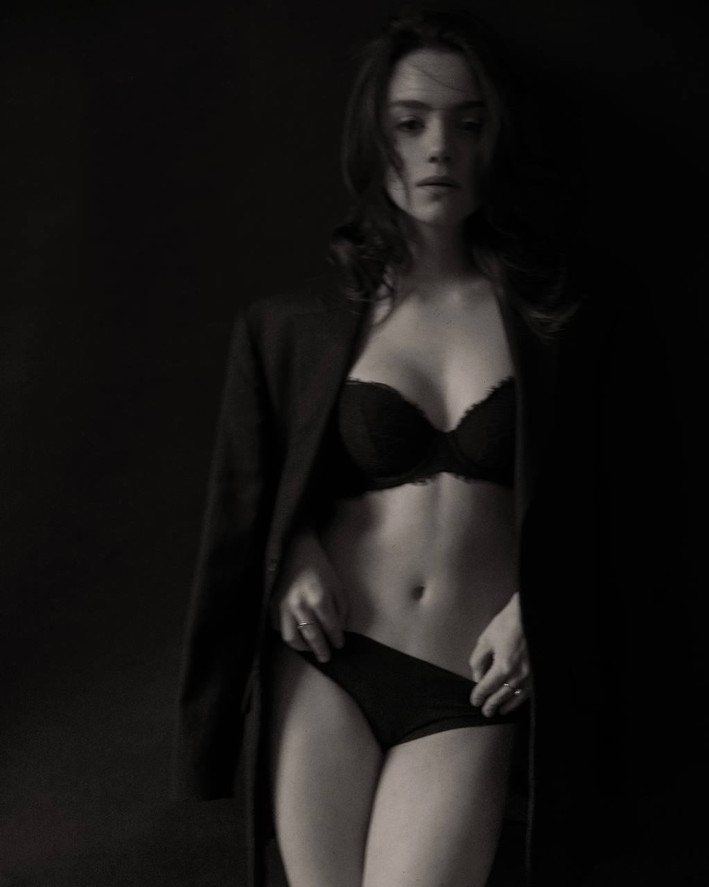 Женя Медведева вновь в очень откровенном образе