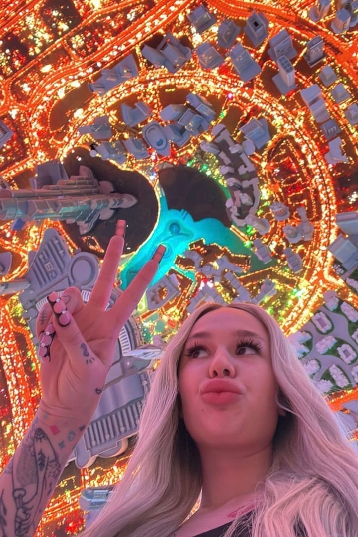 Инстасамка показала себя в парике