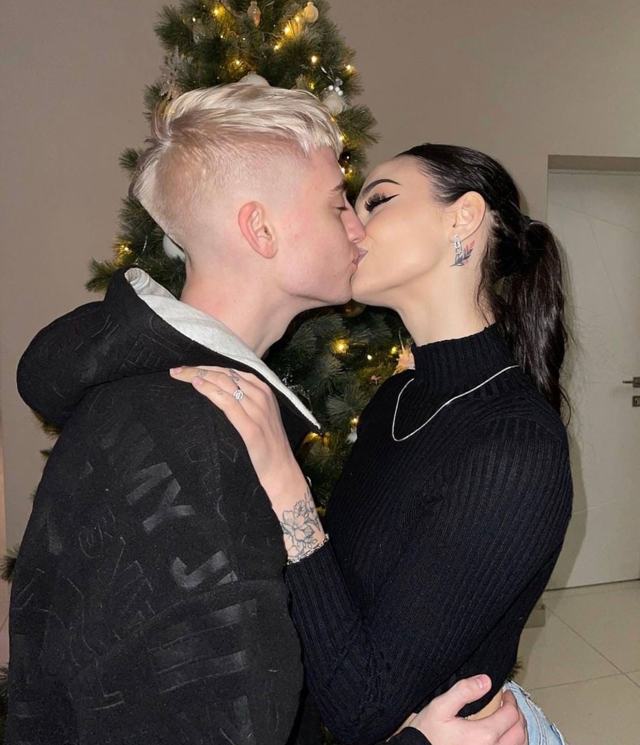 Настя Усеева пока не собирается расписываться с Неопознанным