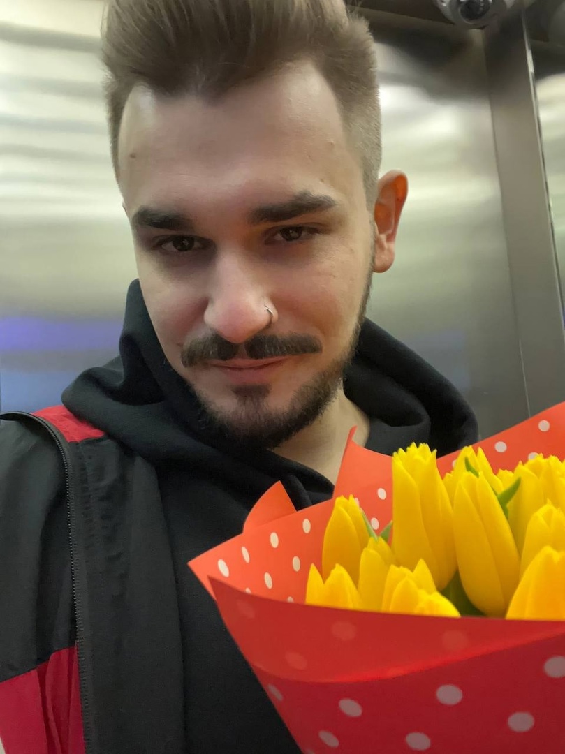 Юлик выпустил браслет «изменешко»