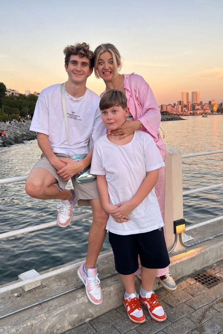 Покров отдыхает с семьей Бабича