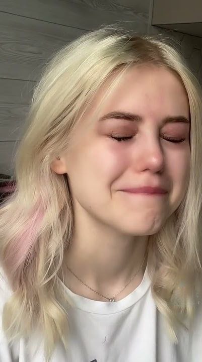 Валя пообещала Диане не красить машину в розовый