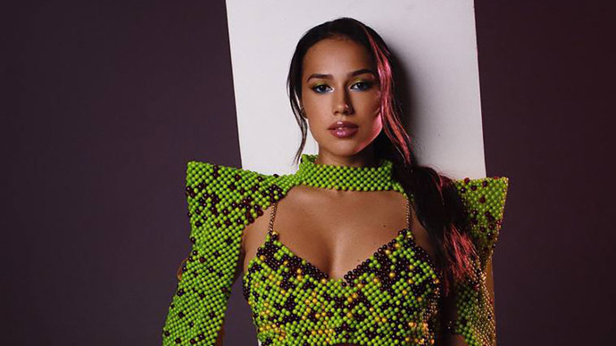 Алина Загитова в горячем наряде на шоу «Ледниковый период»