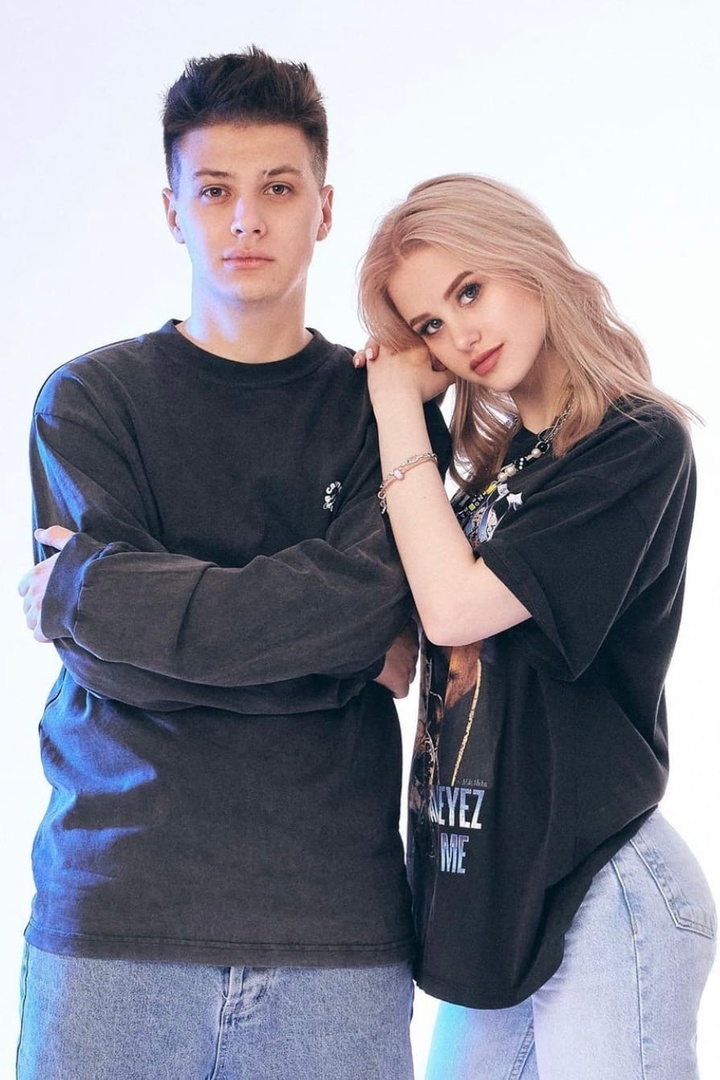 Астер лайкнула новый трек Фогеля