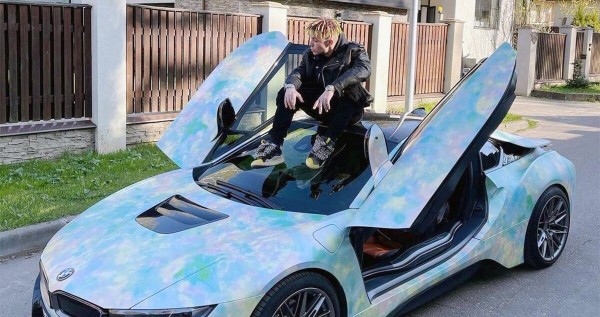 Элджей продает свой BMW i8 из-за долгов