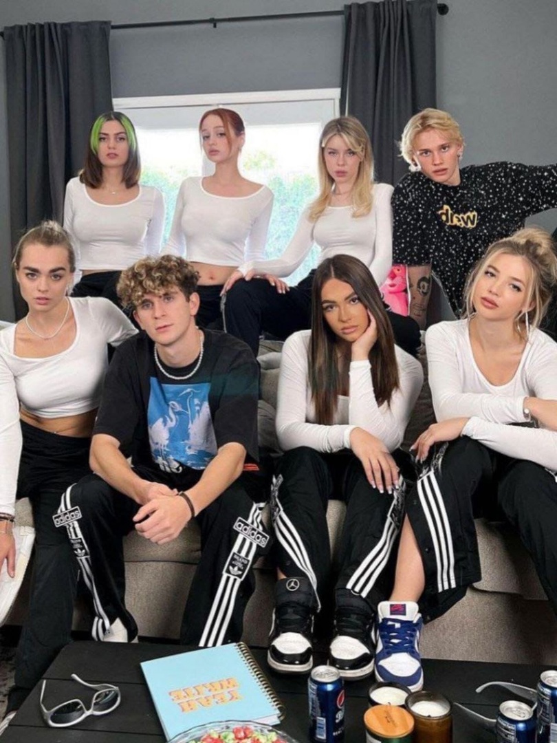 Дрим Тим Хаус принял сразу двух участниц!