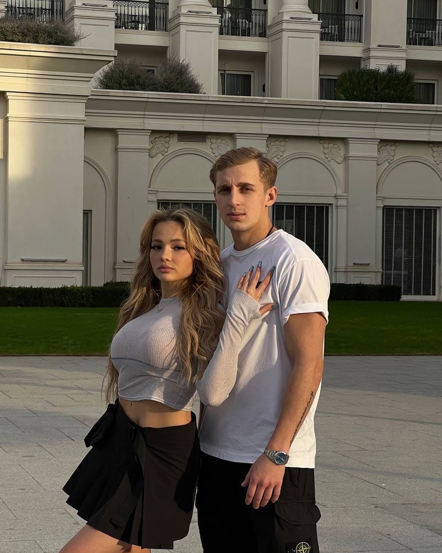 Карнавал и Стоун на новых романтических кадрах