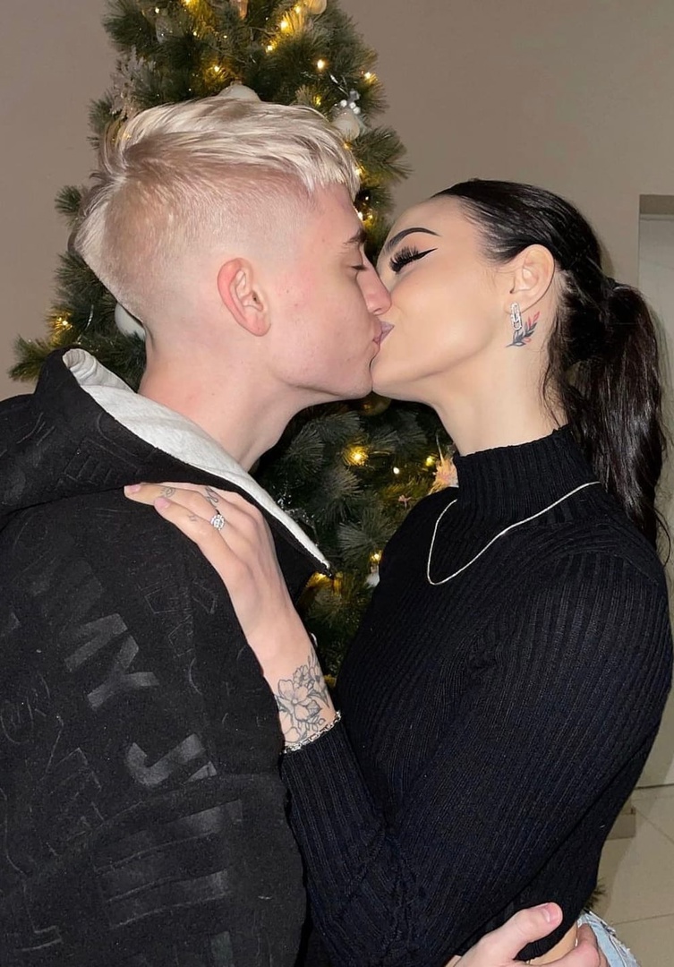 Усеева и Неопознанный занялись рекламой азартных игр