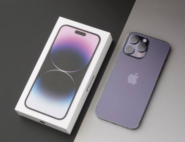 В России iPhone стали покупать в 2 раза реже