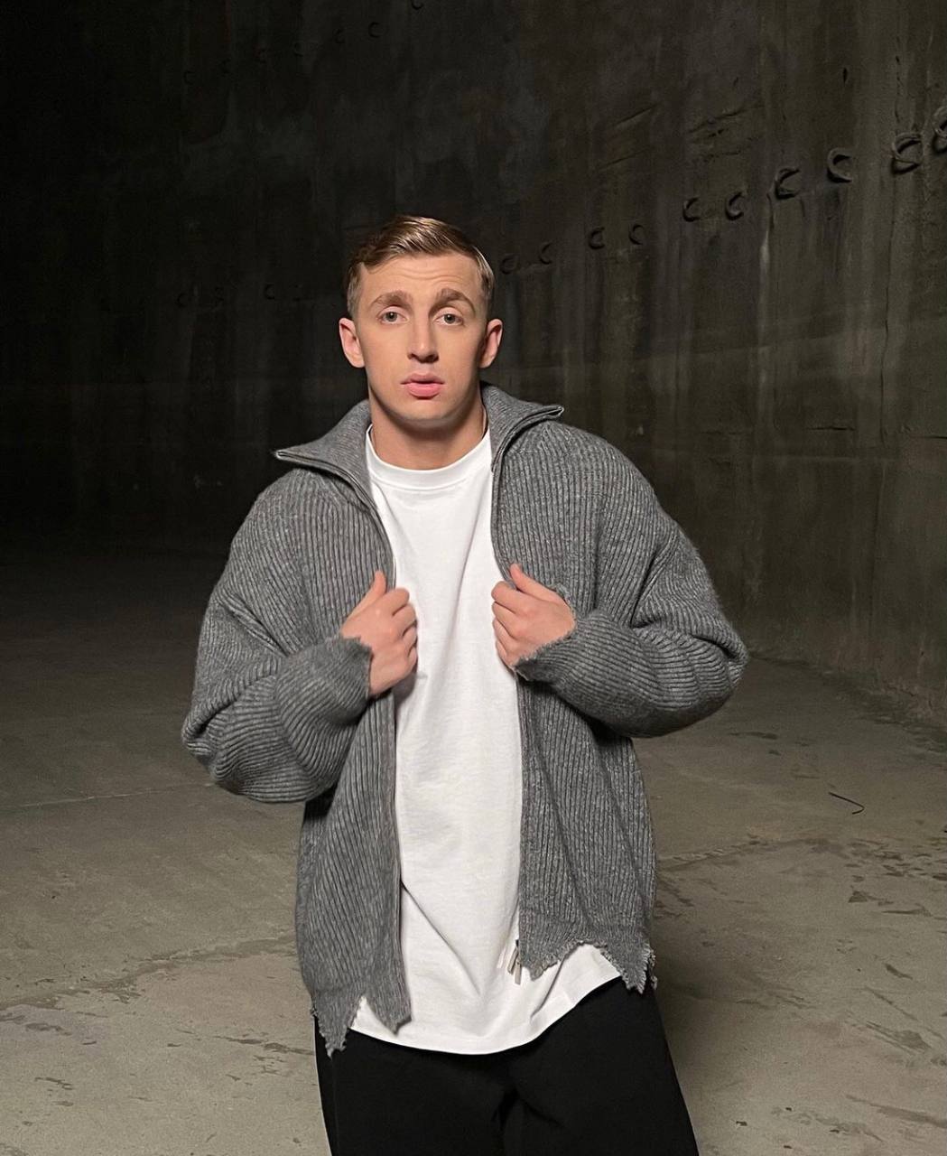 Саша Стоун сообщил, что собака, которую он спас, все же умерла