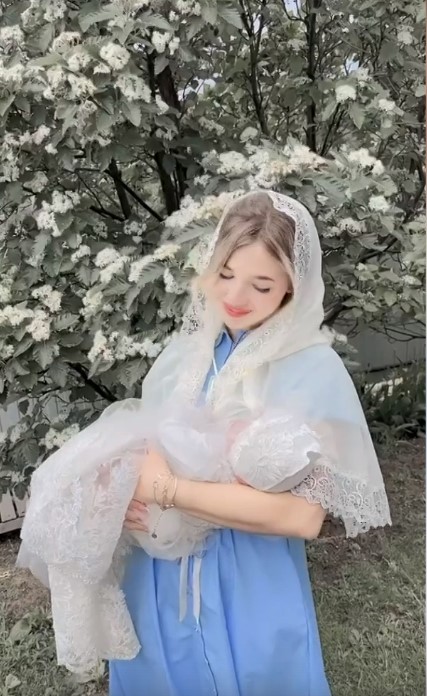 Аня Покров стала мамой... крестной мамой