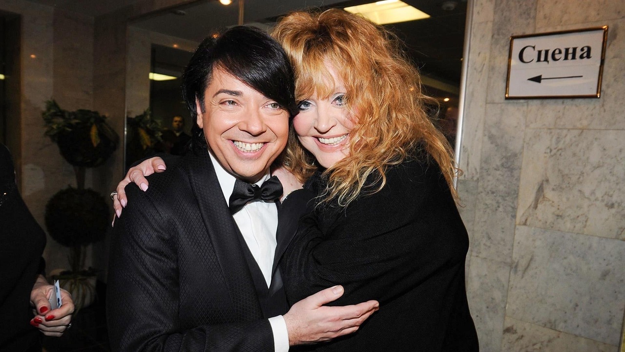 На похоронах Валентина Юдашкина у Алла Пугачевой увели часа за 2 ляма