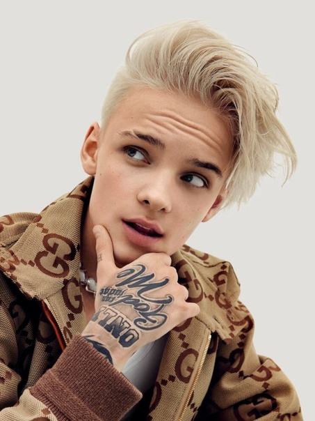 Сестренка Шипа запела