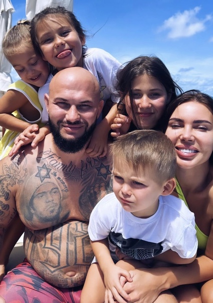 По словам Оксаны Самойловой, ее супруг сидит на строгой диете