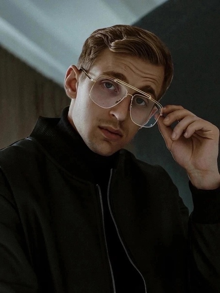 У Саши Стоуна теперь только две любимые женщины - мама и сестра