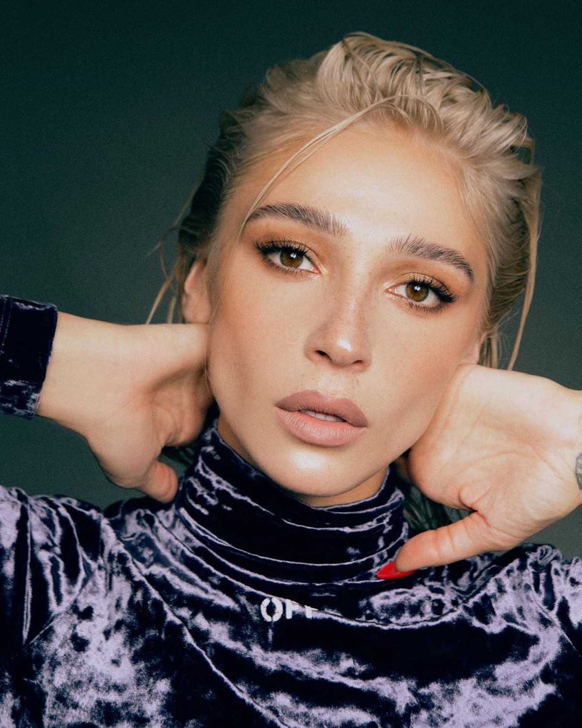 Кадр из новости Настя Ивлеева сказала, что никогда не делала пластические операции